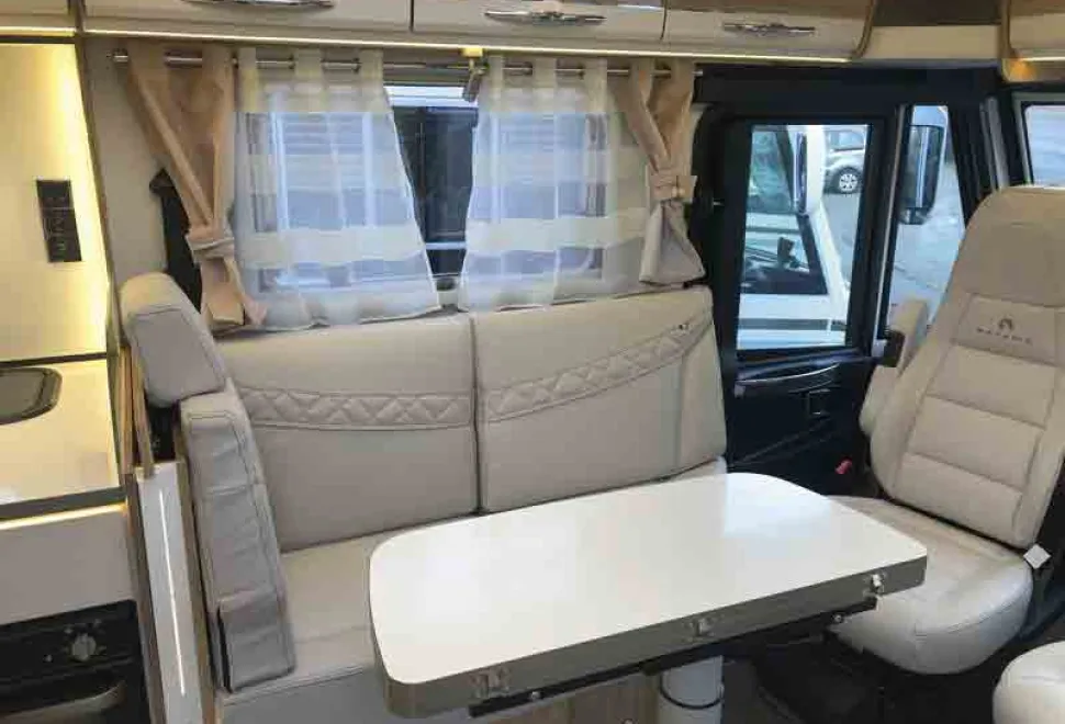 Bavaria-cab-and-lounge-82908