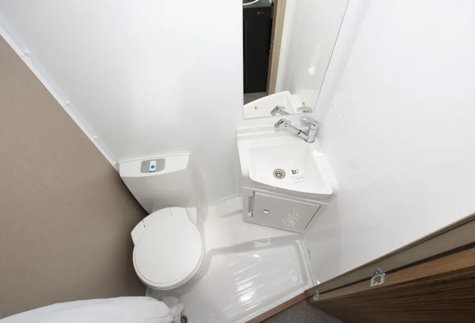 Swift-Edge-494-washroom-87622