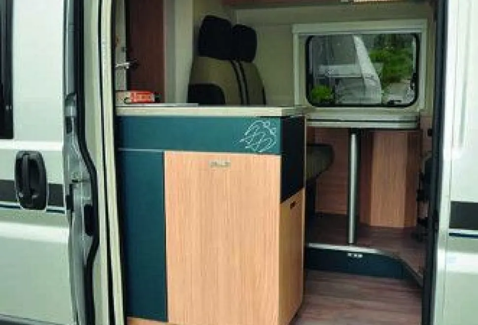rhp_Knaus kitchen outside