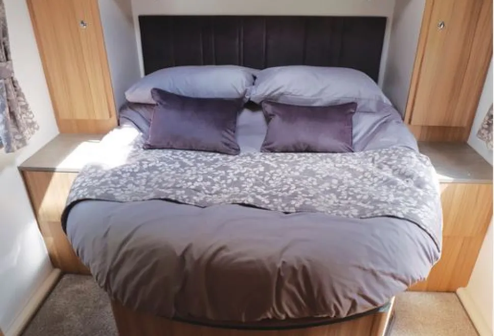 The Bailey Pegasus Grande GT75 Portofino caravan bedroom
