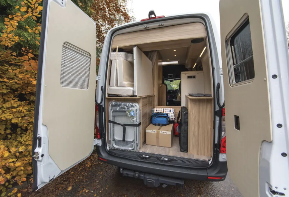 Hymer-Grand-Canyon-rear-storage-25082