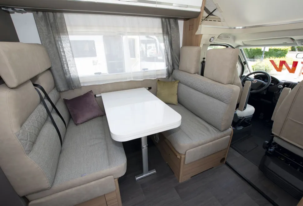 Adria-Coral-XL-lounge-31020