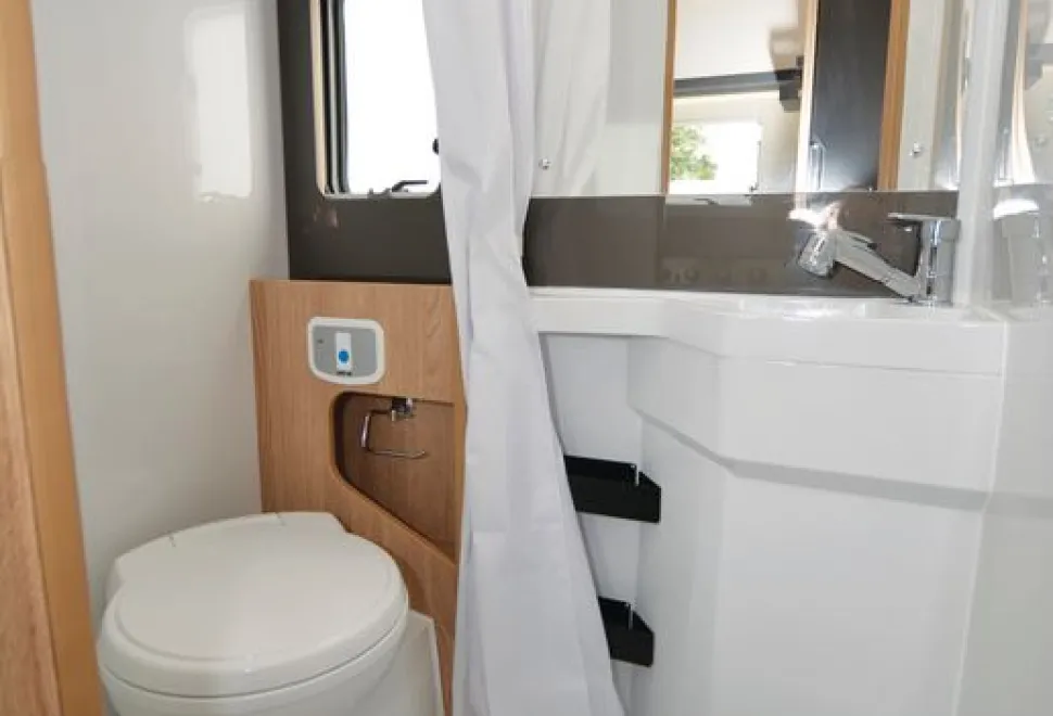 Auto-Trail Excel 620G low-profile motorhome washroom