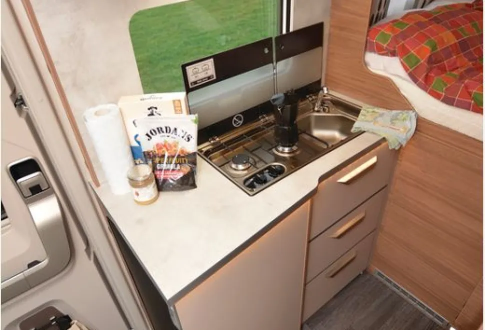 Knaus Tourer Van 500 MQ Vansation low-profile motorhome kitchen
