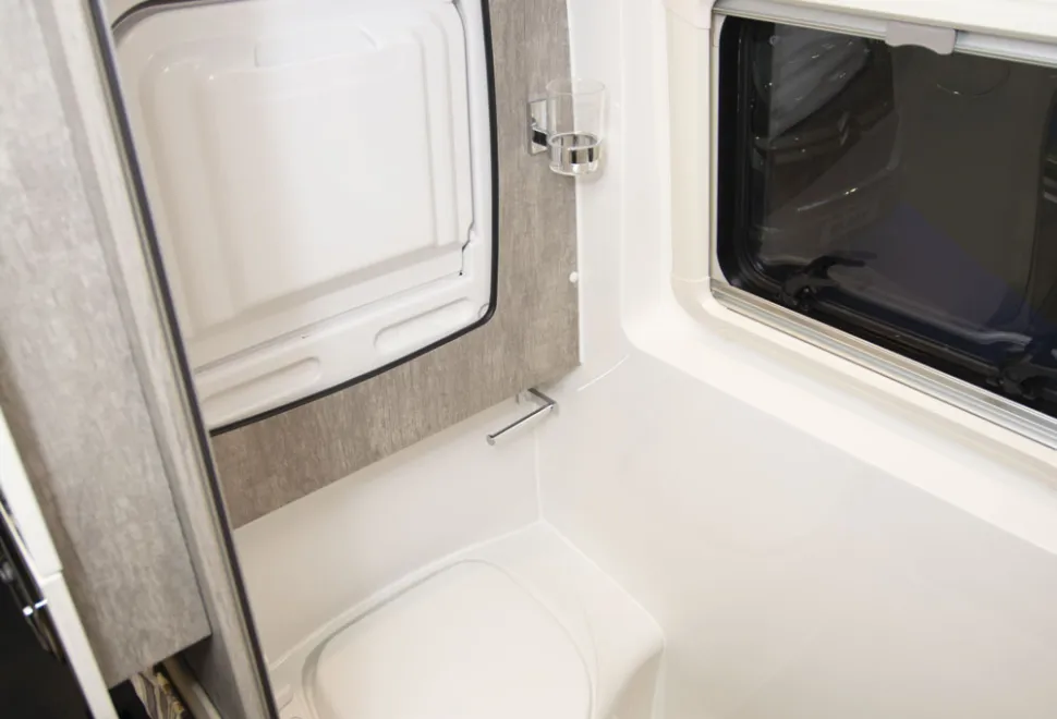 WildAx-Europa-toilet-93960