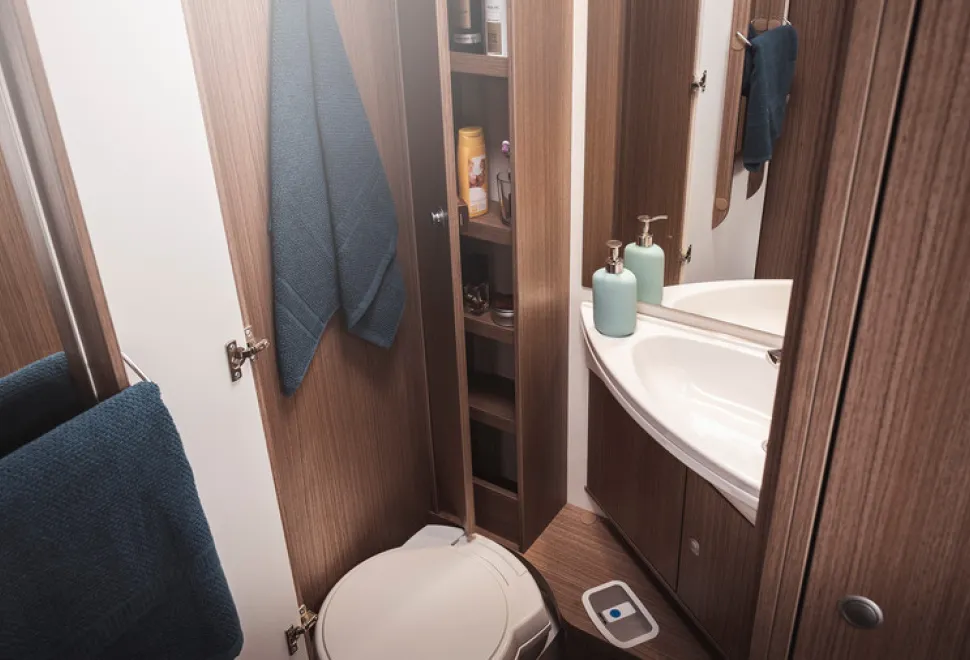 Carado_T334-motorhome-washroom-84861