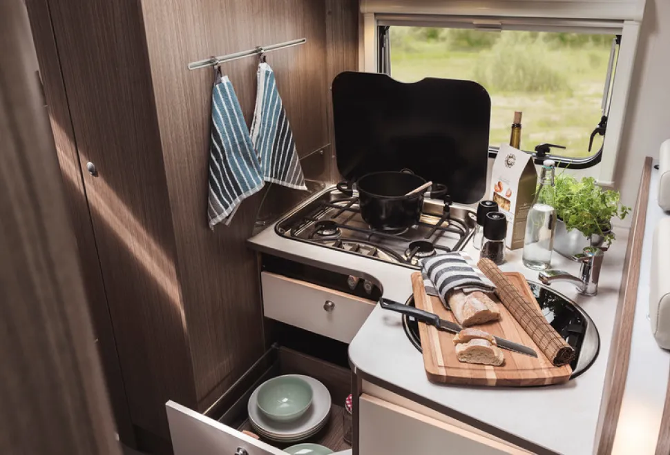 Carado_T334-motorhome-kitchen-84783