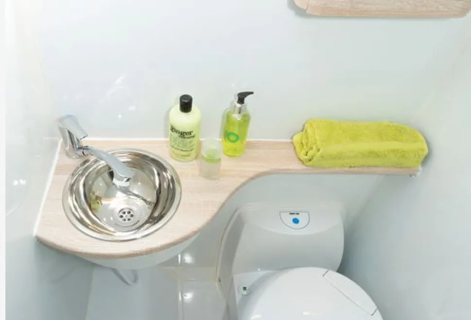 Freedom-Carpento-360-washroom-courtesy-of-Richard-Chapman-69009