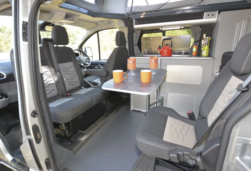Auto-Camper-lounge-89736