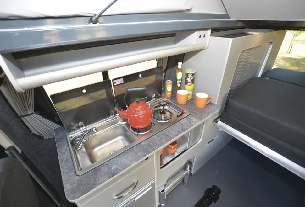 Auto-Camper-kitchen-55110