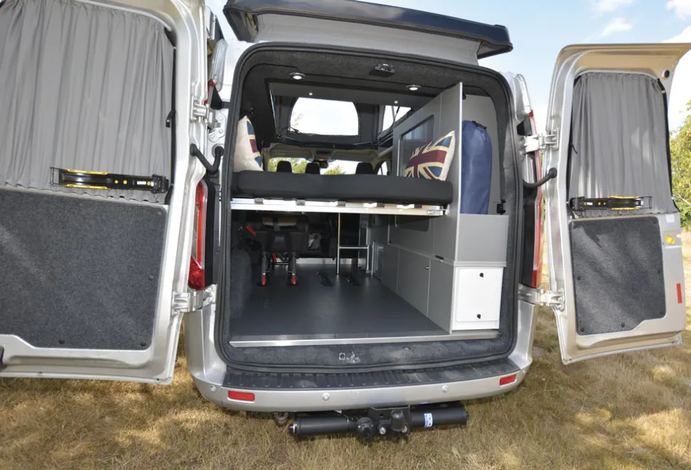 Auto-Camper-rear-doors-01905