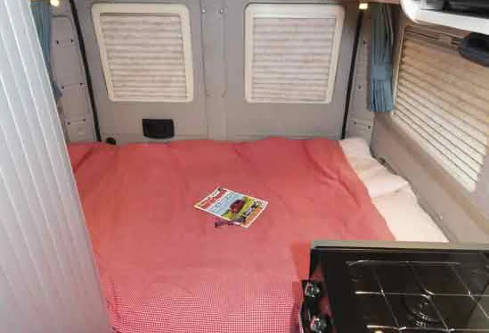 Auto-Sleeper-Fairford-rear-bed-75806