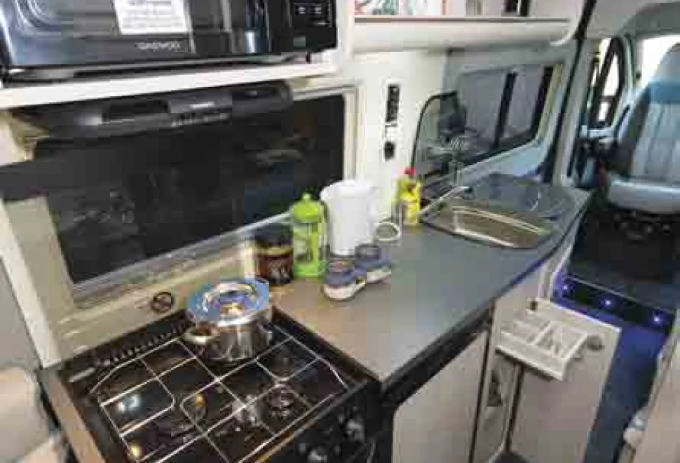 Auto-Sleeper-kitchen-cooker-66405