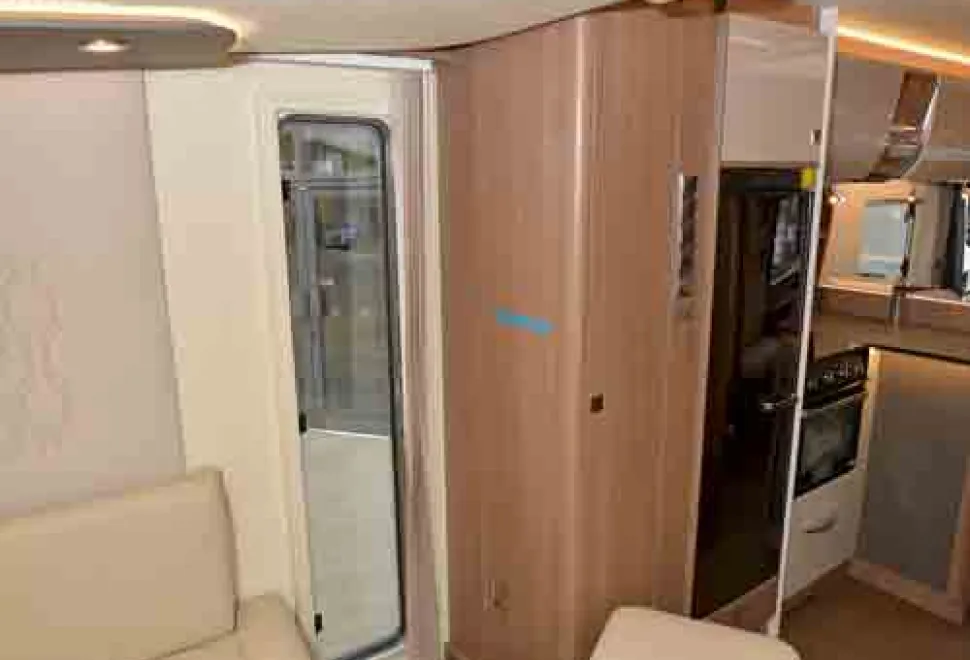 Burstner-Ixeo-door-98771