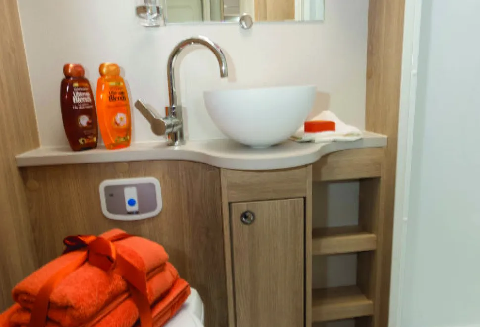 An-ingeniously-designed-cabinet-and-shelving-srrrangement-in-the-neat-vanity-area-w500-86673