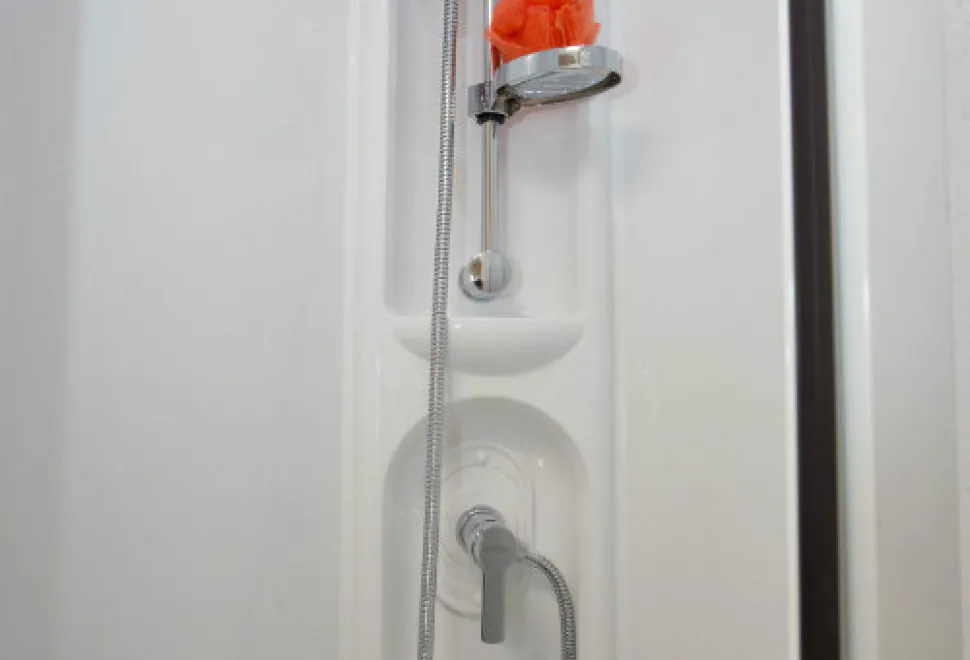 The-luxury-of-a-seprate-shower-in-an-end-kitchen-two-berth!-w500-87459