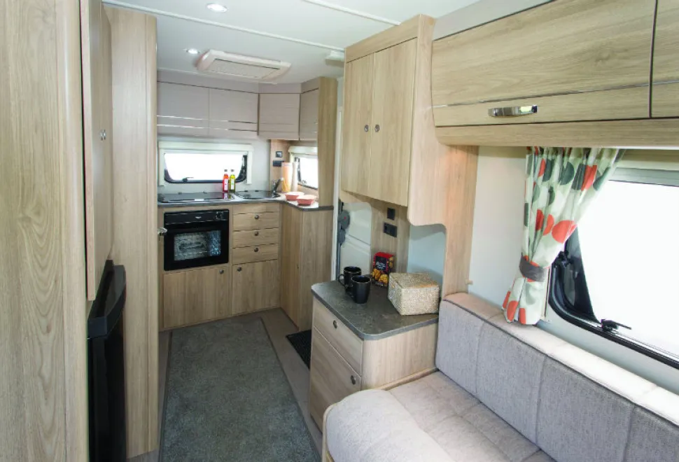 The-422-looks-and-feels-much-more-spacious-than-its-compact-dimensions-would-suggest-w800-89240