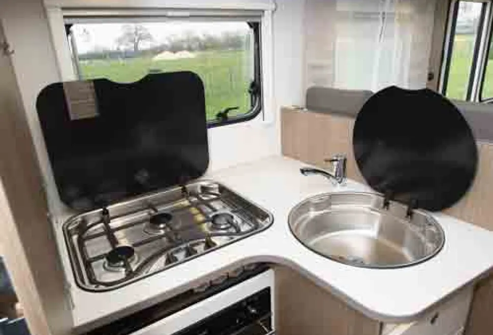 Carado-kitchen-and-hob-53767