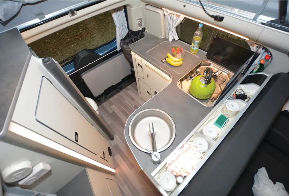 CPVN-Ford-Nugget-Plus-kitchen-91225