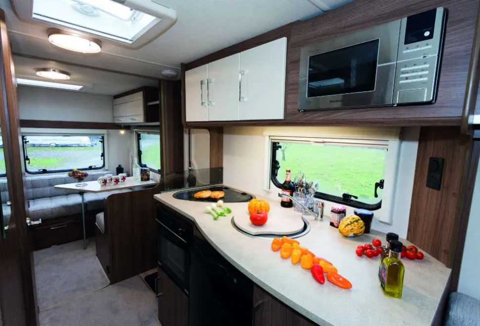 Meal-making-for-six-would-be-a-joy-in-the-590&rsquo;s-enormous-kitchen-w1000-86108
