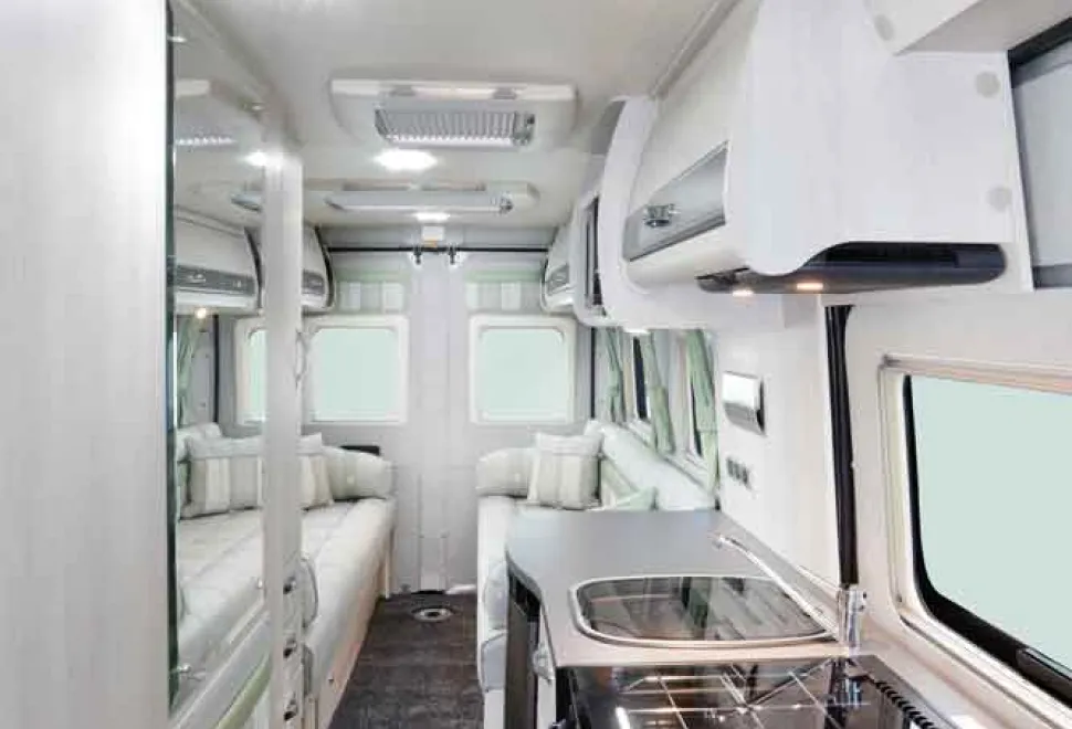 Warwick_XL_wide_shot_front_to_rear-31749