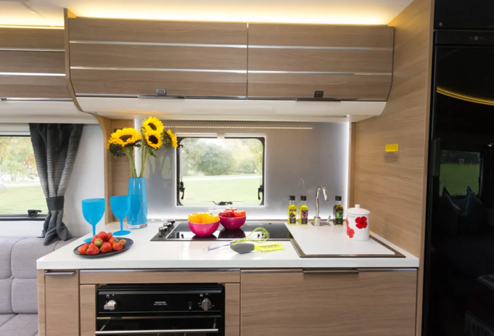web-The-oven-and-grill-are-now-integrated-within-the-main-kitchen-area,-with-three-drawers-alongside-23139