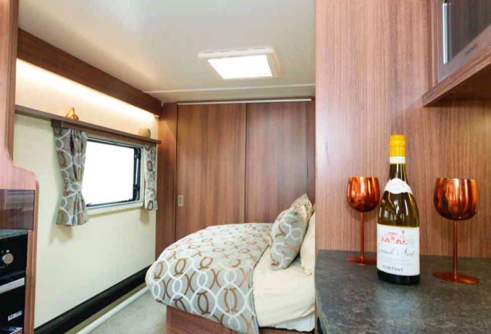 There&rsquo;s-so-much-space-everywhere-in-the-bedroom-09486