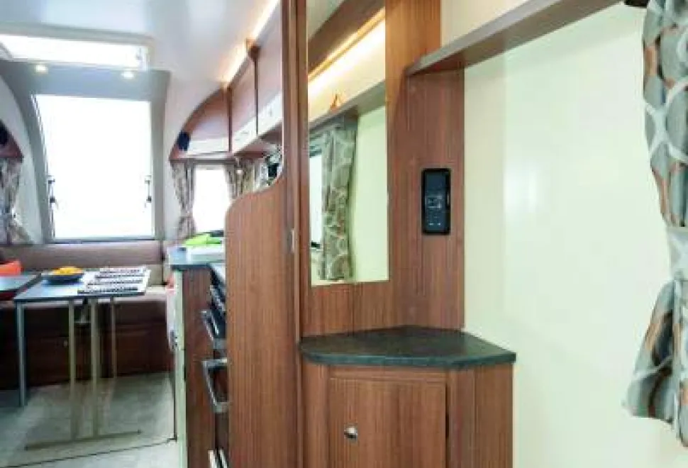 The-corner-dressing-table-has-TV-connections-nearby-06986