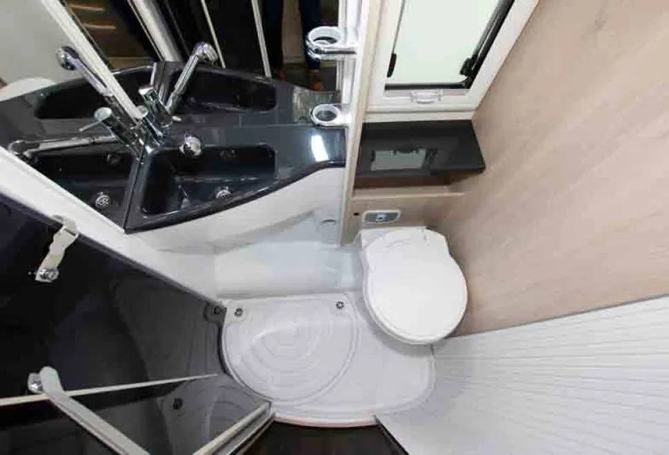 Chausson-washroom-47155
