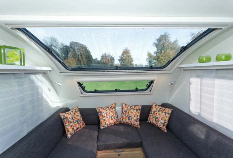 The-enormous-roof-light-is-almost-the-same-size-as-those-in-Adria&rsquo;s-eight-metre-long-Alpina-models-w800-39853