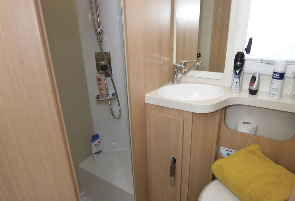 McLouis-Fusion-washroom-shower-95136