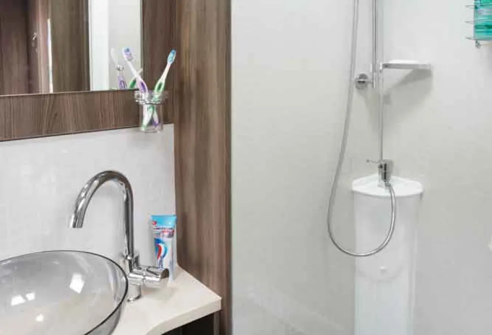 CORINIUM-BATHROOM-(2)-21029