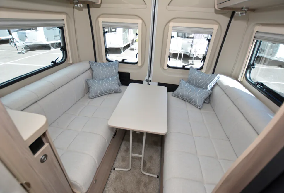 Elddis-Autoquest-CV80_lounge-04663