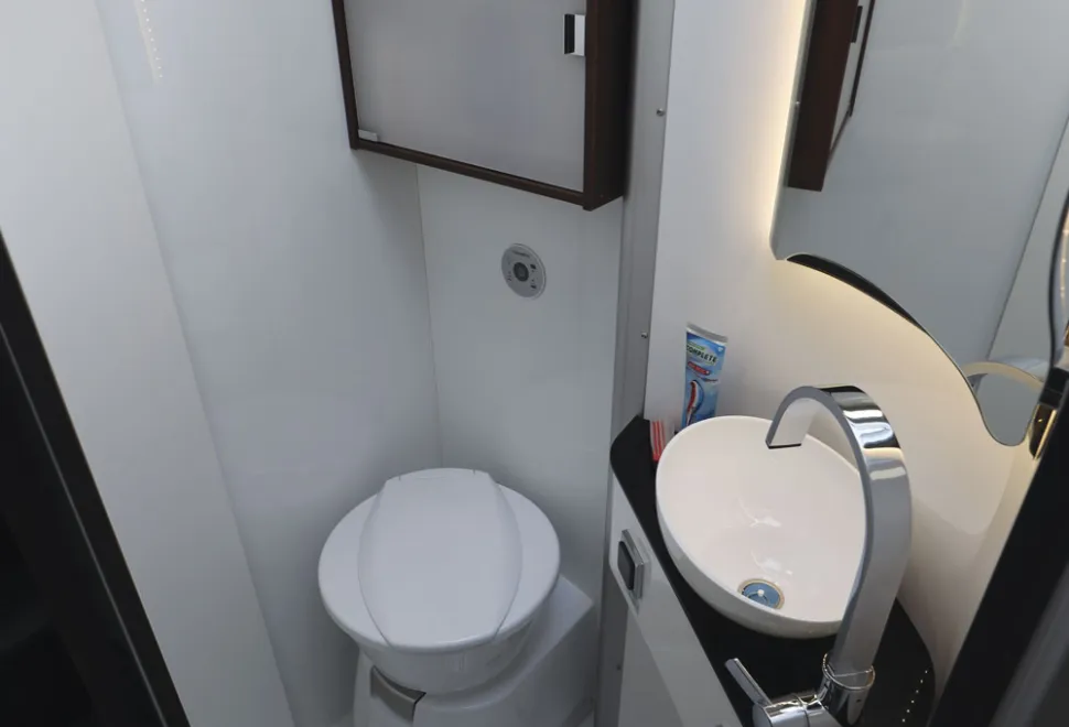 Globecar-washroom-64191