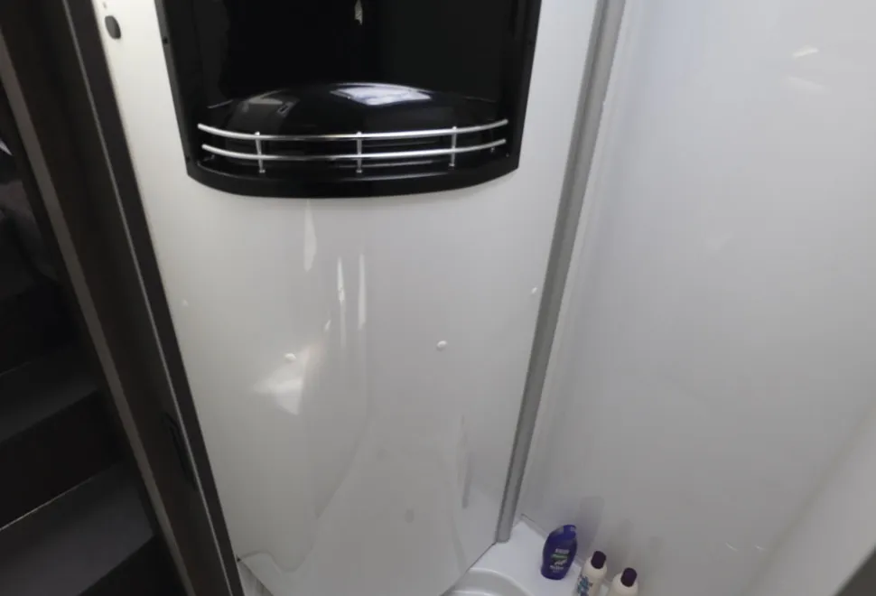 Globecar-shower-81157