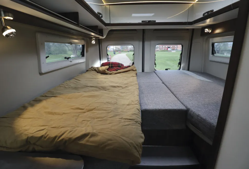 Globecar-folded-beds-03326