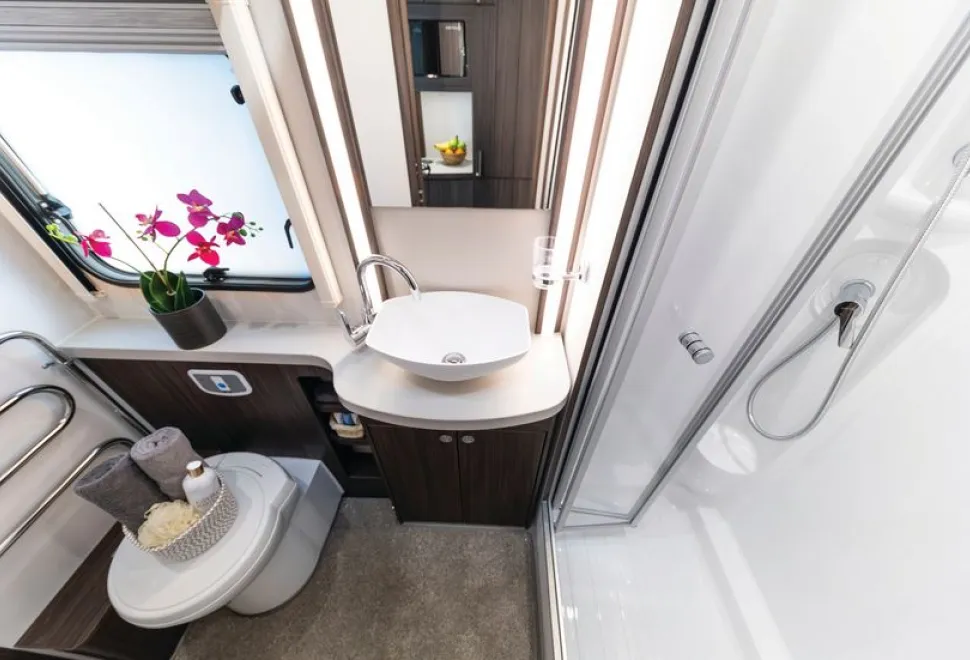 Elddis Encore 295 low-profile motorhome washroom (photo courtesy of Elddis)