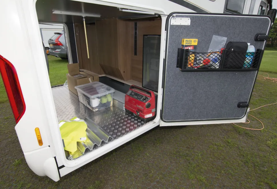 C-Tourer-garage-door-61718