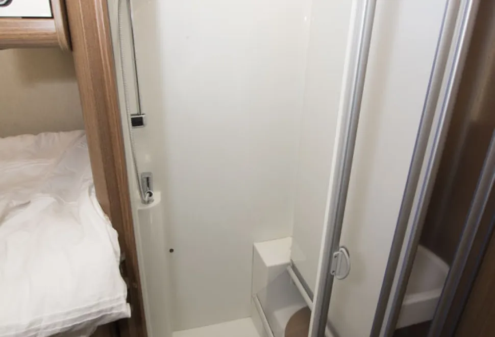 C-Tourer-shower-36608