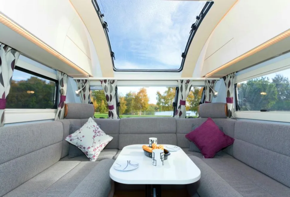 An-enormous-sunroof-arches-over-the-lounge2-62312