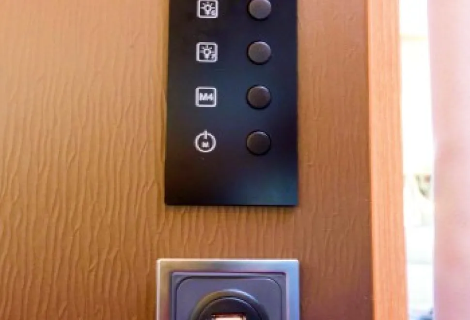 Dimmer-switches-and-two-USB-sockets-63094
