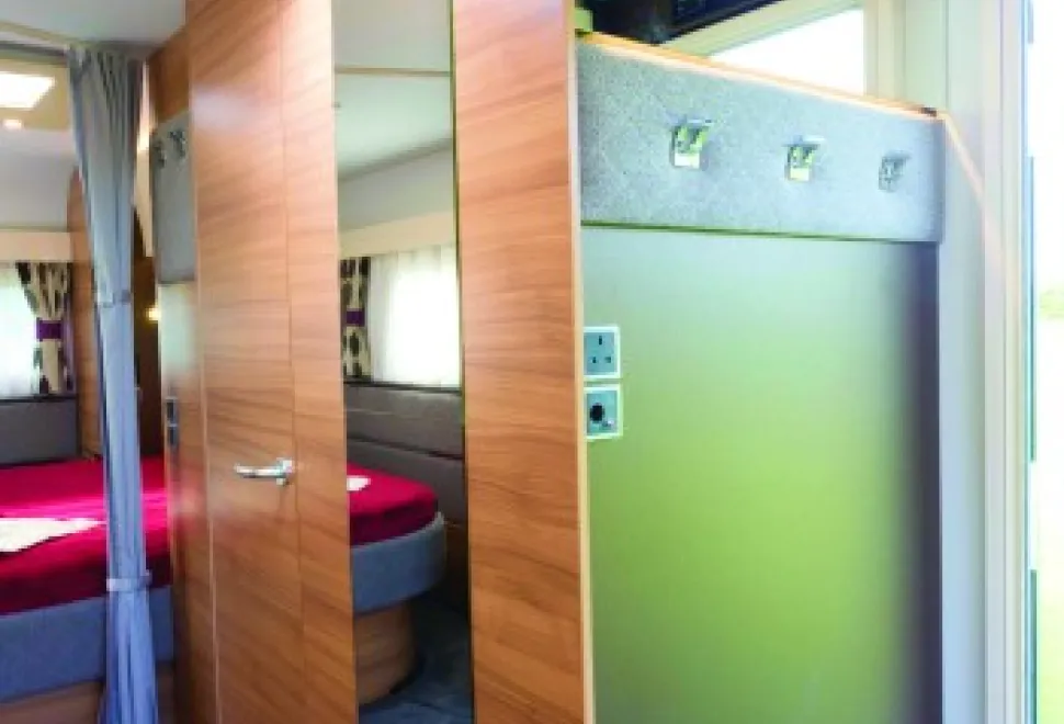 The-shower-room-is-centrally-located-on-the-nearside-66172