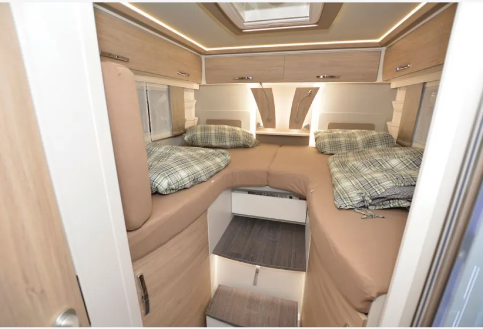 Frankia-Titan-Next-A-class-motorhome-beds-63999