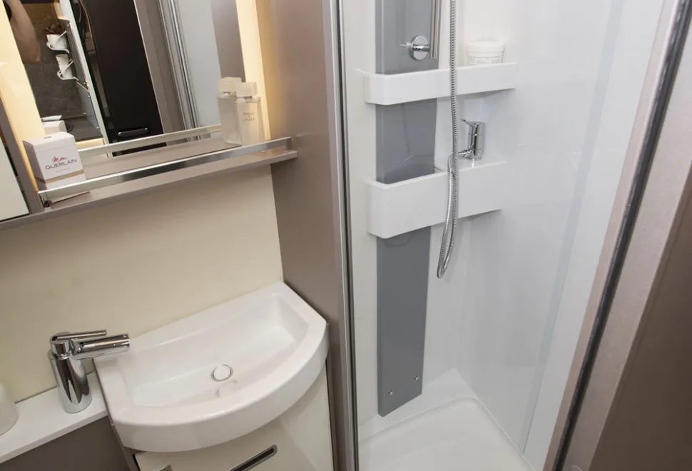 Lyseo-washroom-57594