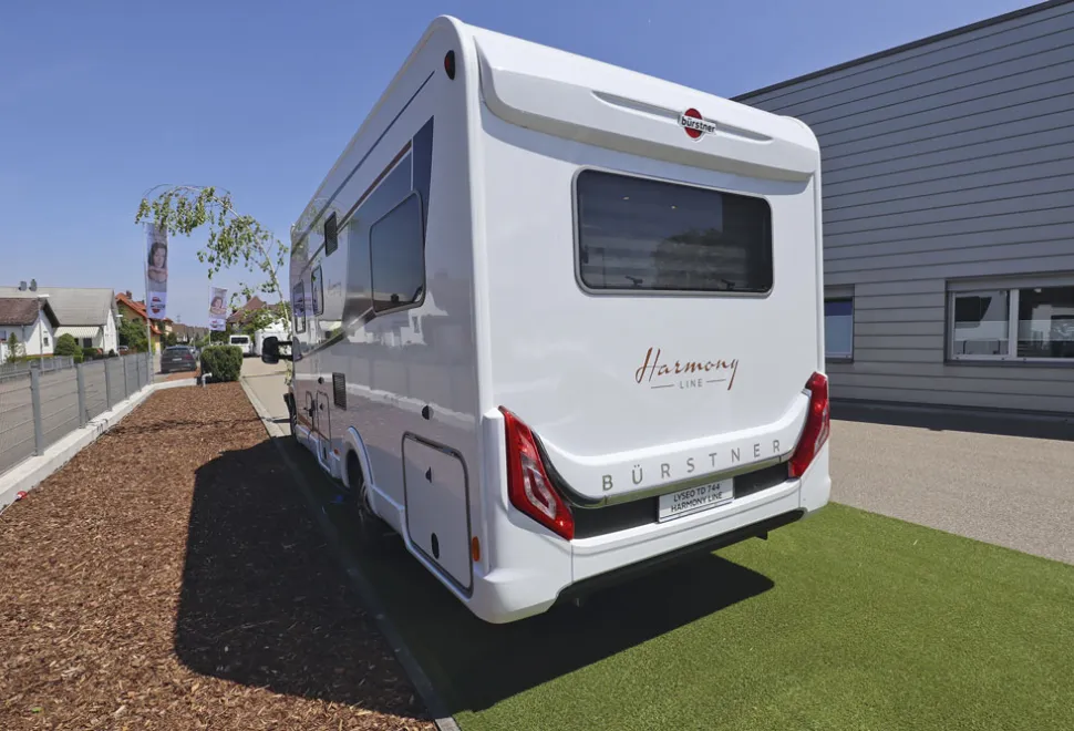 Lyseo-rear-exterior-76926