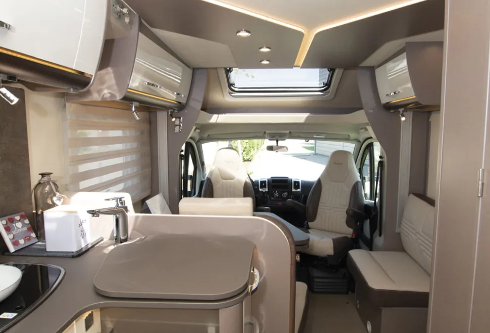 Lyseo-interior-68710