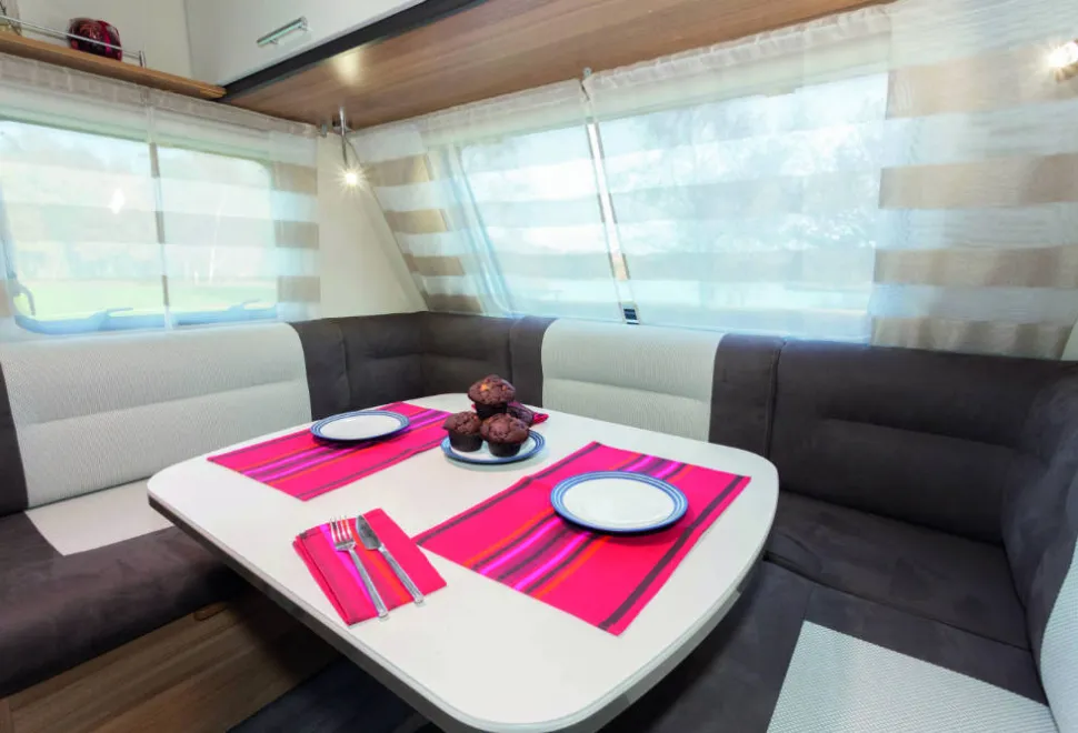 A-large,-substantial-table-and-loads-of-seating-space-w1000-01980