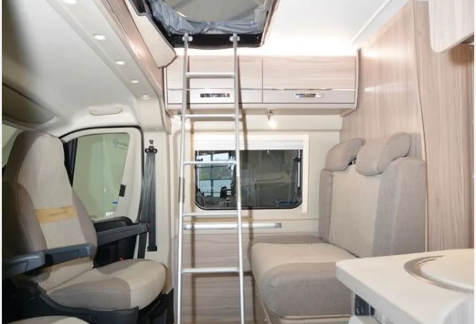 Elddis-Evolution-roof-access-70059