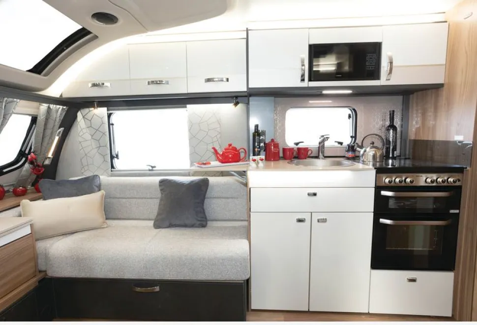 Swift-Conqueror-560-interior---Richard-Chapman-82840