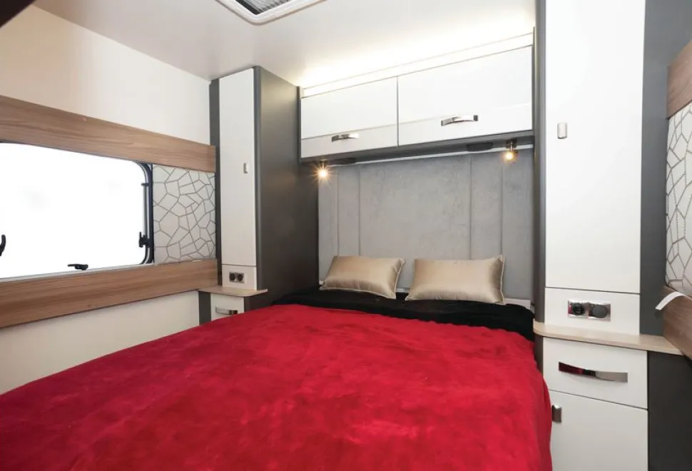 Swift-Conqueror-560-bed---Richard-Chapman-80980